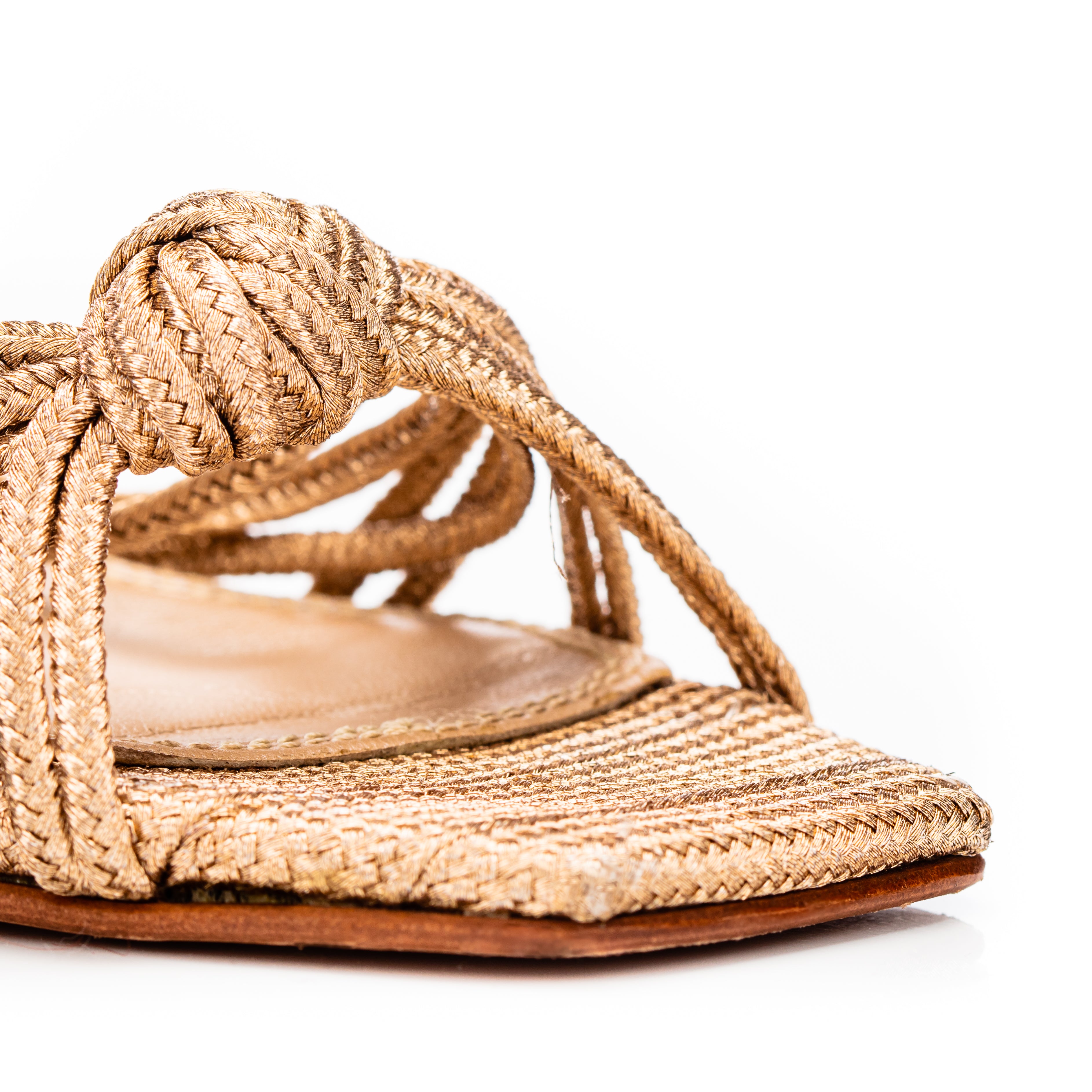 THE KNOT